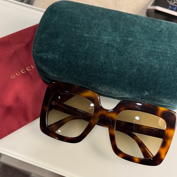 Gucci Brown Tortoise Sunglasses - Picture 2 of 11